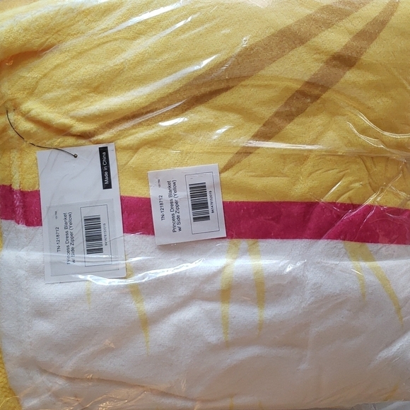 Silver Lilly Princess Dress Blanket/Sleeping Bag in Yellow - Picture 9 of 9
